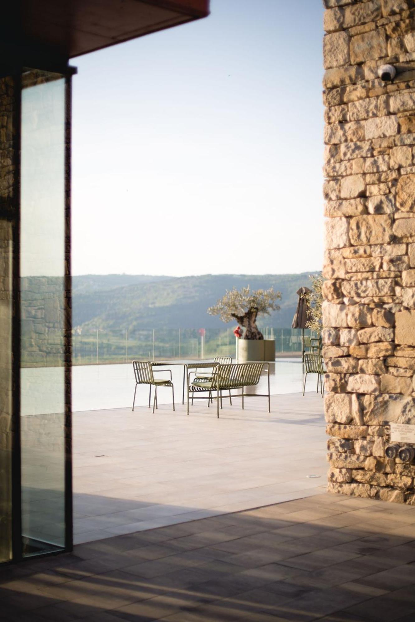 Winery & Design Hotel Roxanich Motovun Bagian luar foto